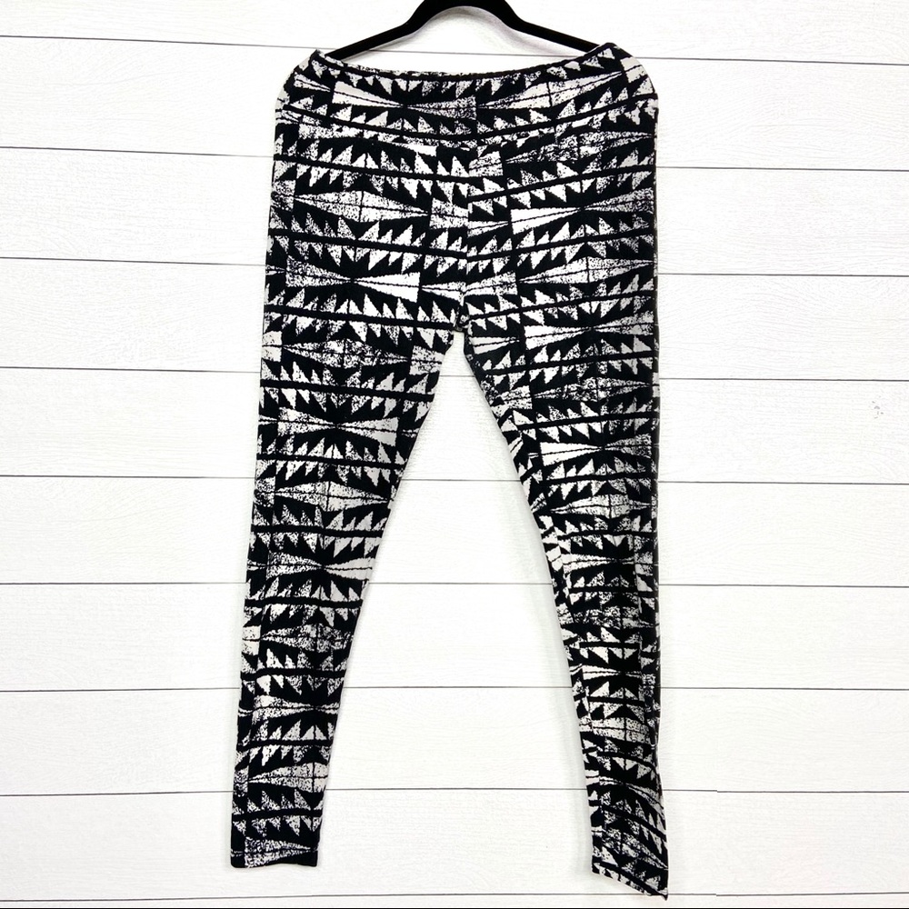 LuLaRoe Tall and Curvy Leggings